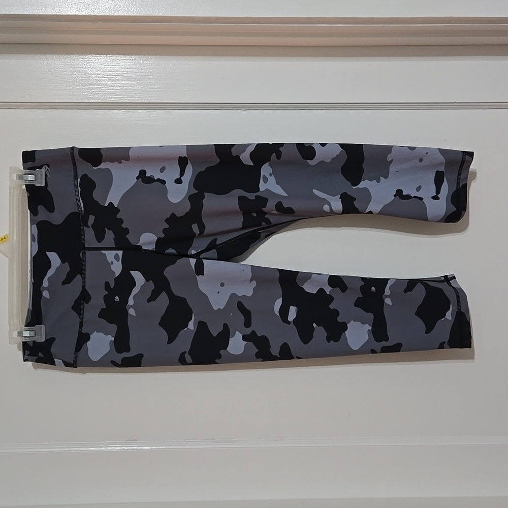 Compressionz High Waisted Capri Leggings For Women, XL, Gray Camo